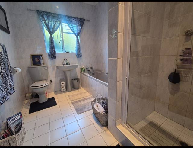 3 BEDROOM HOUSE FOR SALE IN VANDERBIJLPARK SE 3